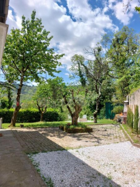 Elegant Tuscany Mountain Villa Segromigno